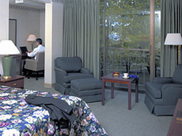 Red Lion & Olympia, Governor Hotel 4*